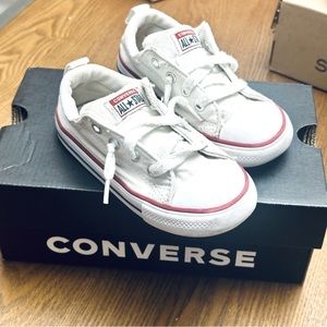 Unisex converse shoes, size 8T.